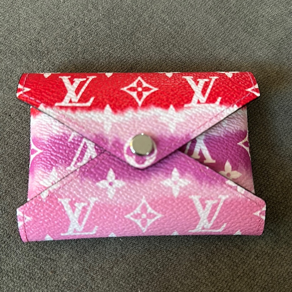 Louis Vuitton escale card holder